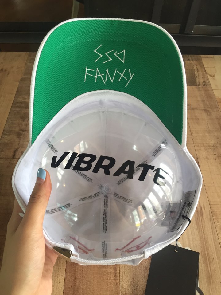 바이브레이트X지코 한정판 모자 바이브레이트X지코 한정판 모자