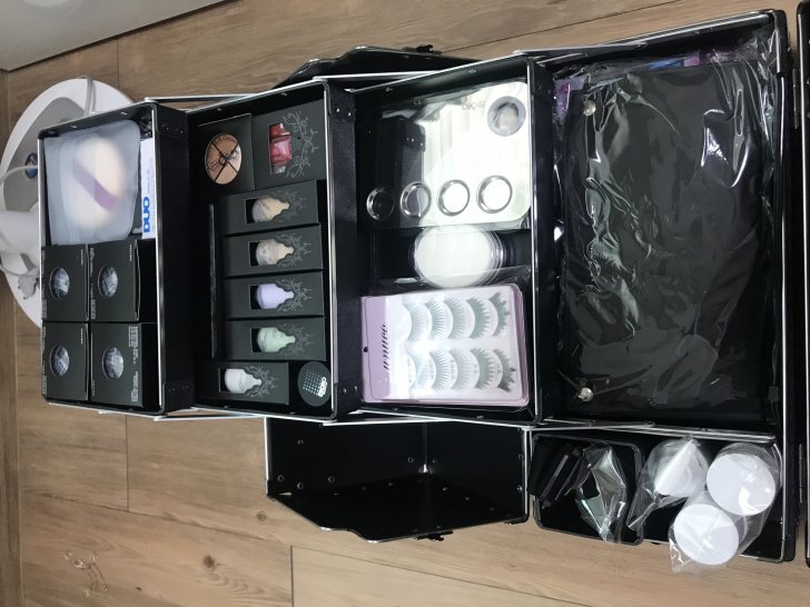 한번도 안쓴 메이크업박스와 재료들 한번도 안쓴 메이크업박스와 재료들