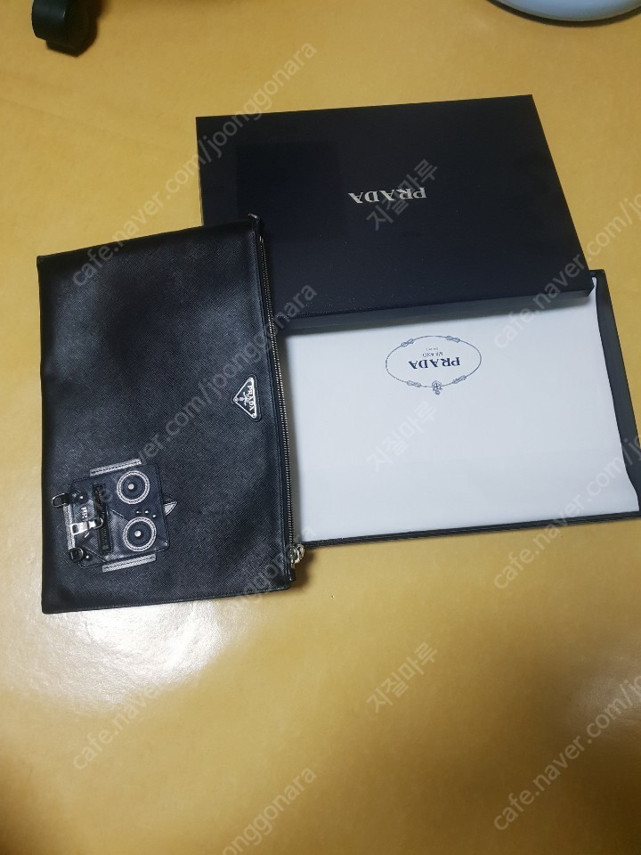 프라다 사피아노 로봇클런치백 프라다 사피아노 로봇클런치백