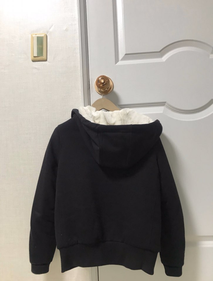 무스너클 버니스웨터 금장 무스너클 버니스웨터 금장