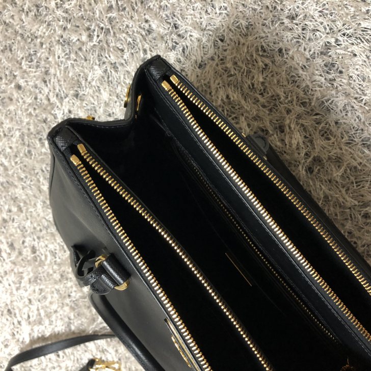 프라다 사피아노 더블지퍼백라지 프라다 사피아노 더블지퍼백라지