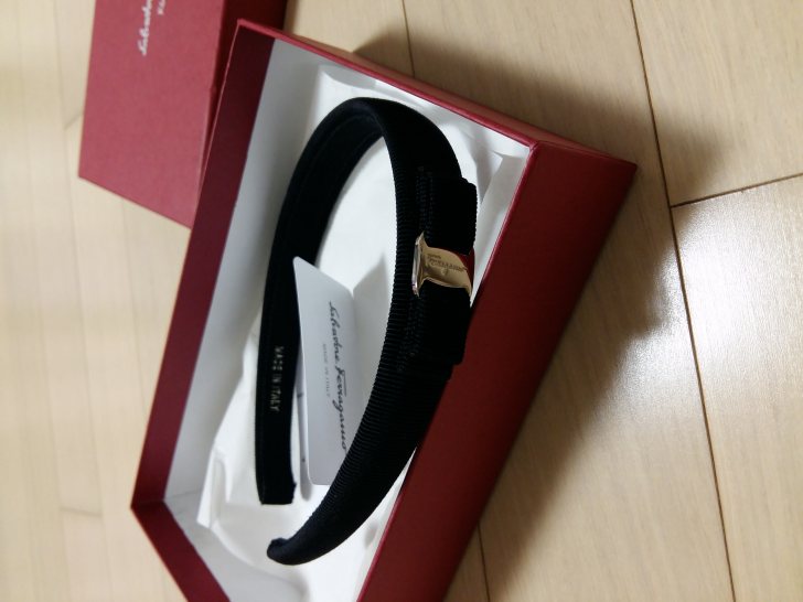 페레가모머리띠 검정 얇은거 페레가모머리띠 검정 얇은거