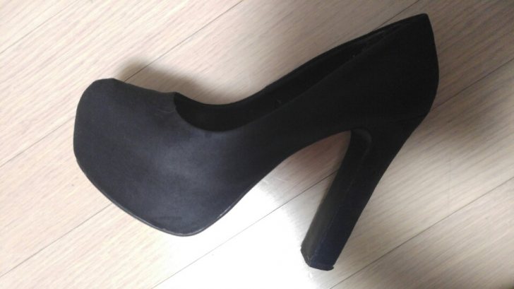 H&M 스웨이드 블랙 둥근코 하이힐(13cm) H&M 스웨이드 블랙 둥근코 하이힐(13cm)
