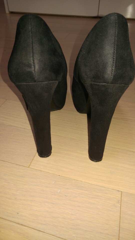 H&M 스웨이드 블랙 둥근코 하이힐(13cm) H&M 스웨이드 블랙 둥근코 하이힐(13cm)