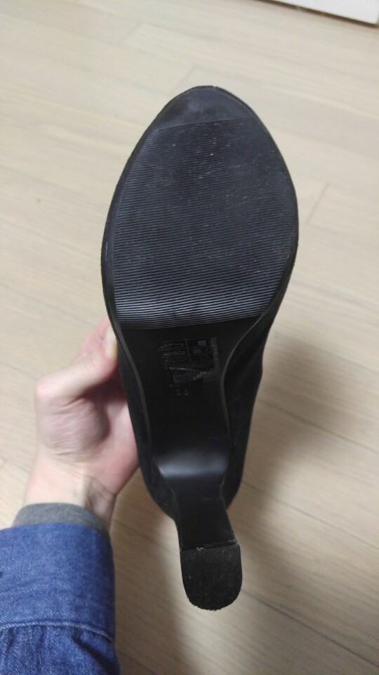 H&M 스웨이드 블랙 둥근코 하이힐(13cm) H&M 스웨이드 블랙 둥근코 하이힐(13cm)