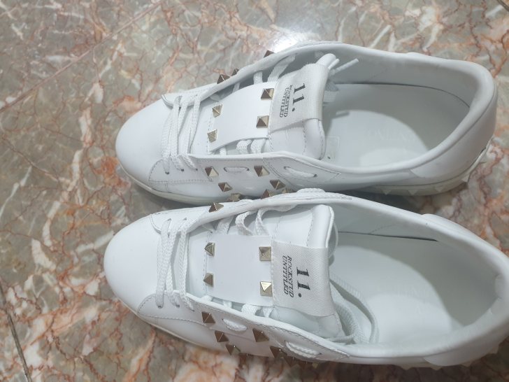 발렌티노 언타이틀