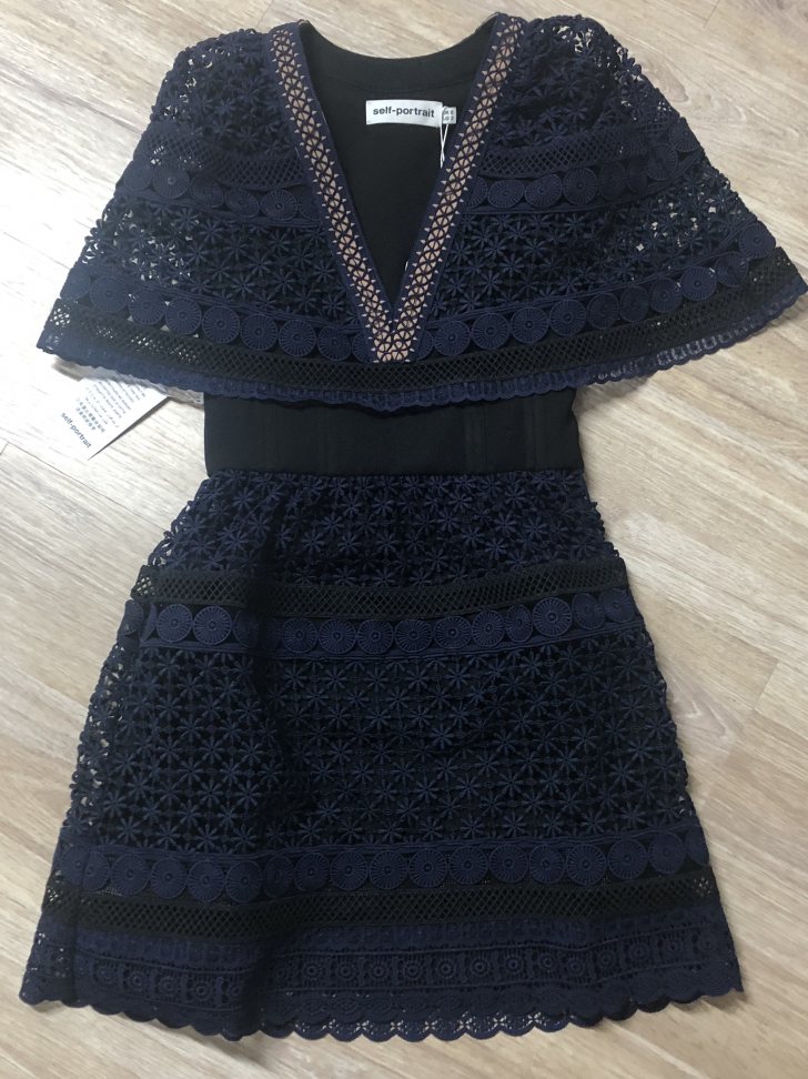 정품 셀프포트레이트 원피스 Self-Portrait Guipure Cape Dress 정품 셀프포트레이트 원피스 Self-Portrait Guipure Cape Dress