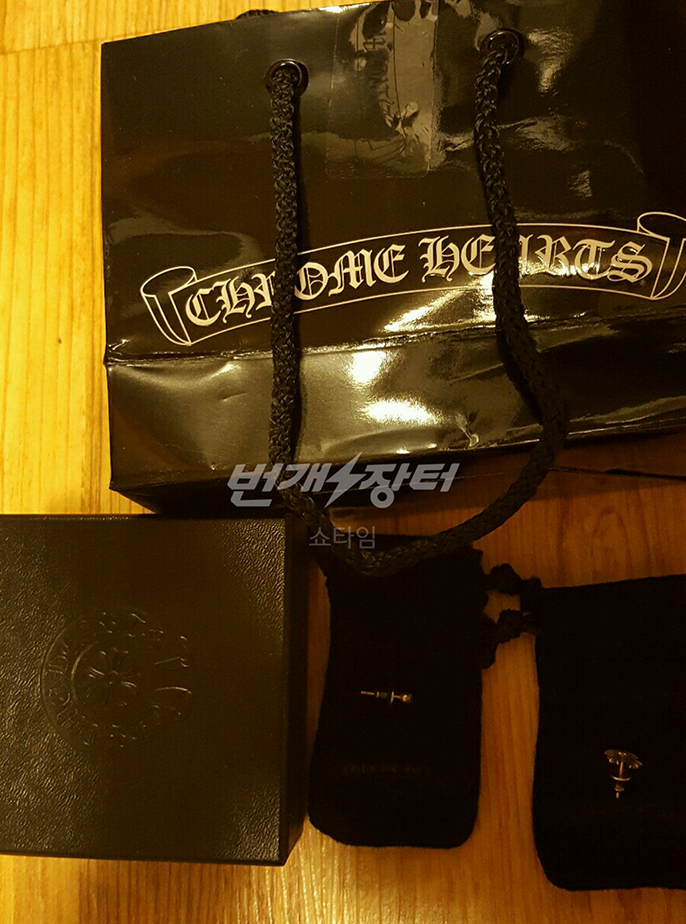 크롬하츠 다이아 정품 귀걸이 크롬하츠 다이아 정품 귀걸이