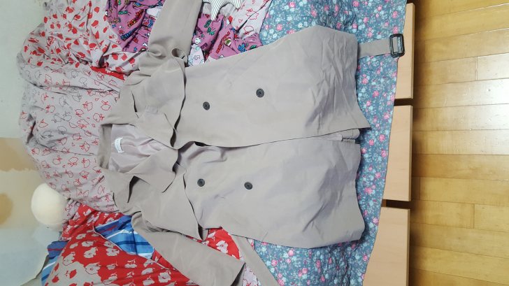 슬림핏 베이지 트렌치코트 15,000원 슬림핏 베이지 트렌치코트 15,000원