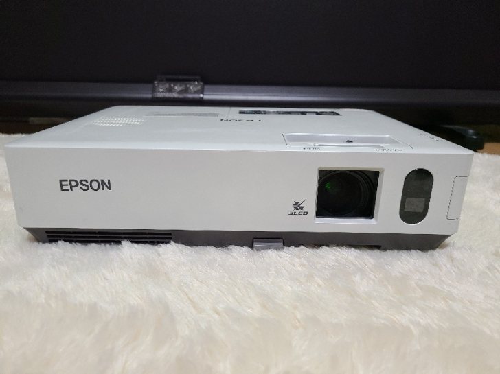 엡손emp-1810 중고빔프로젝터 퇴근후 집에서 영화를~ 엡손emp-1810 중고빔프로젝터 퇴근후 집에서 영화를~