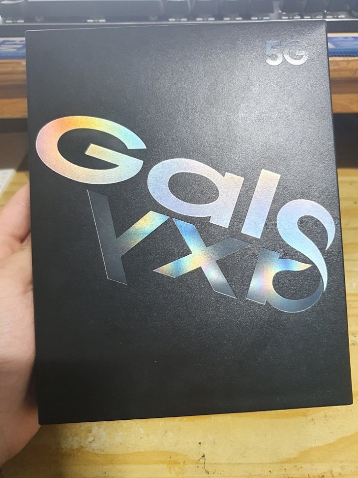 갤럭시 폴드 자급제 미개봉 2대 갤럭시 폴드 자급제 미개봉 2대