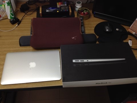 2011년 맥북에어 11인치 기본형+램업글 2011년 맥북에어 11인치 기본형+램업글