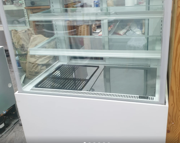 충주 제과 쇼케이스 오븐 제빙기 팝니다. 충주 제과 쇼케이스 오븐 제빙기 팝니다.