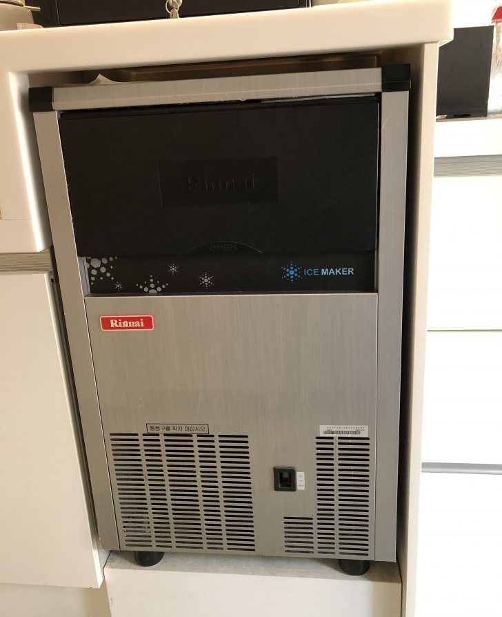 린나이 제빙기(RIM-C50A) 50kg 판매합니다. 린나이 제빙기(RIM-C50A) 50kg 판매합니다.