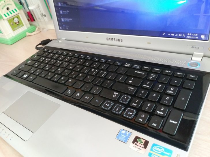 상태 좋은 삼성 i5 노트북 팝니다 상태 좋은 삼성 i5 노트북 팝니다