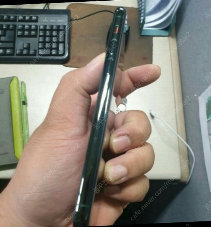 아이폰11Pro 256gb 미드그린 120만원(무료배송) 아이폰11Pro 256gb 미드그린 120만원(무료배송)