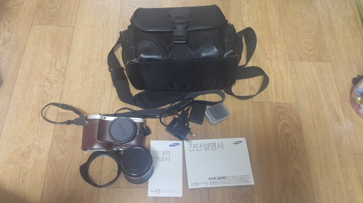 삼성 미러리스 카메라 NX300 브라운색상 판매합니다. 삼성 미러리스 카메라 NX300 브라운색상 판매합니다.