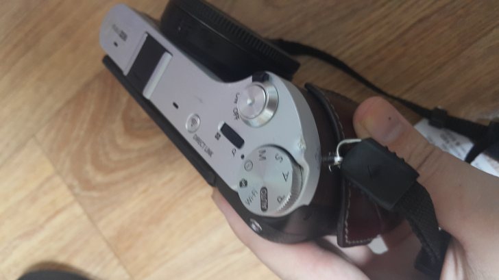 삼성 미러리스 카메라 NX300 브라운색상 판매합니다. 삼성 미러리스 카메라 NX300 브라운색상 판매합니다.