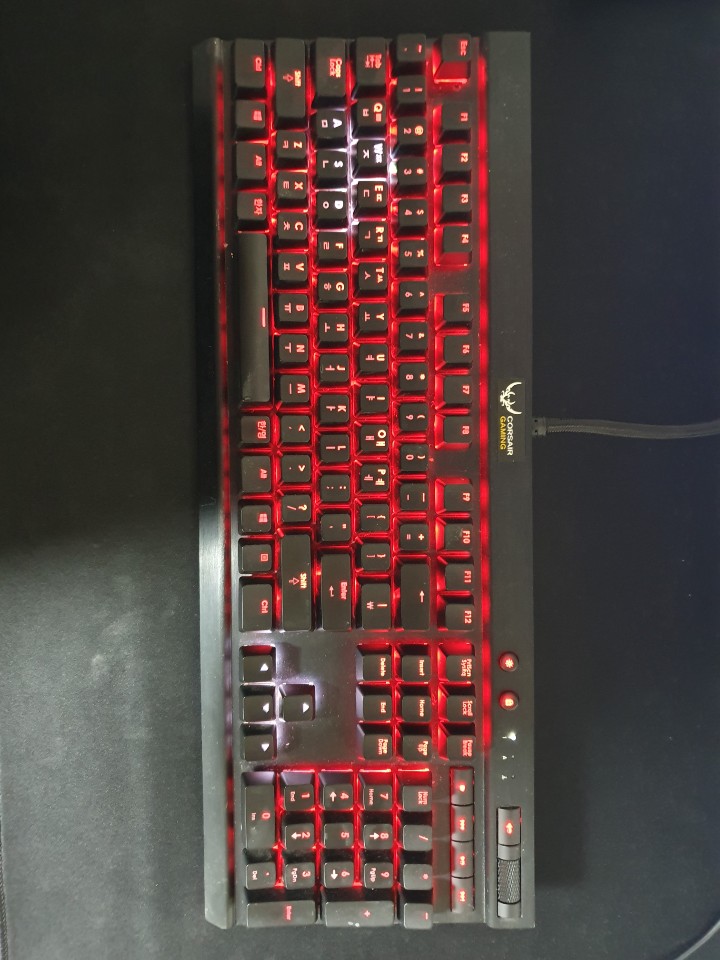 커세어 K70 RGB 게이밍키보드 적축 택포6만원 팝니다. (수원) 커세어 K70 RGB 게이밍키보드 적축 택포6만원 팝니다. (수원)