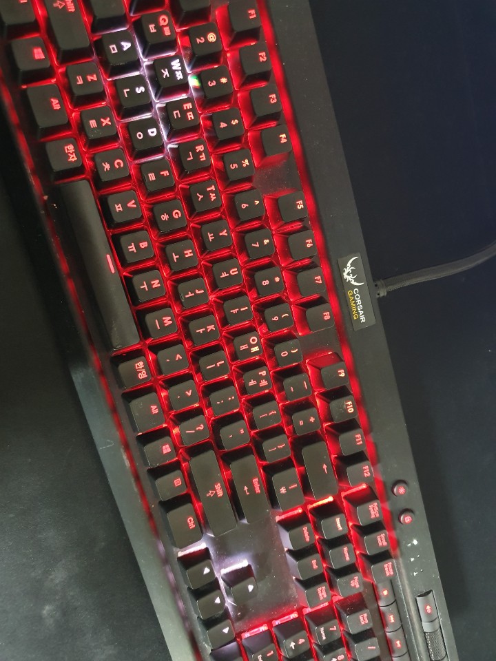 커세어 K70 RGB 게이밍키보드 적축 택포6만원 팝니다. (수원) 커세어 K70 RGB 게이밍키보드 적축 택포6만원 팝니다. (수원)
