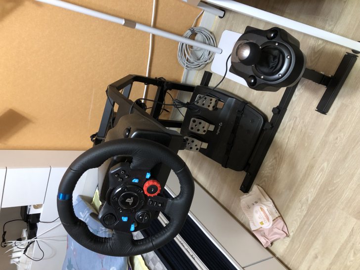 로지텍 G29 + 거치대 거의 새제품 판매합니다. 로지텍 G29 + 거치대 거의 새제품 판매합니다.