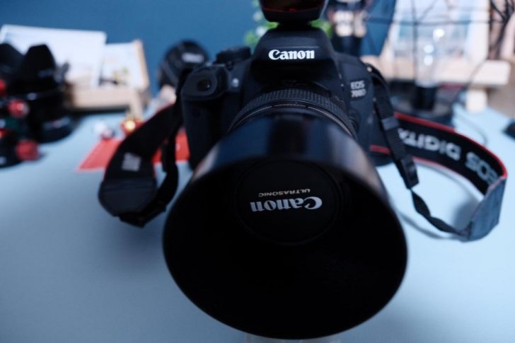 케논 700D DSLR 85mm 여친렌즈 세로그립 스포트라이트 케논 700D DSLR 85mm 여친렌즈 세로그립 스포트라이트
