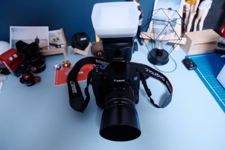 케논 700D DSLR 85mm 여친렌즈 세로그립 스포트라이트 케논 700D DSLR 85mm 여친렌즈 세로그립 스포트라이트