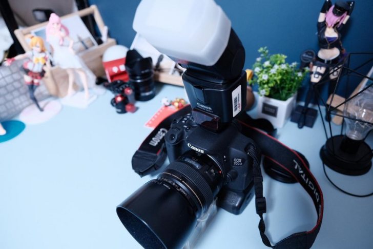 케논 700D DSLR 85mm 여친렌즈 세로그립 스포트라이트 케논 700D DSLR 85mm 여친렌즈 세로그립 스포트라이트