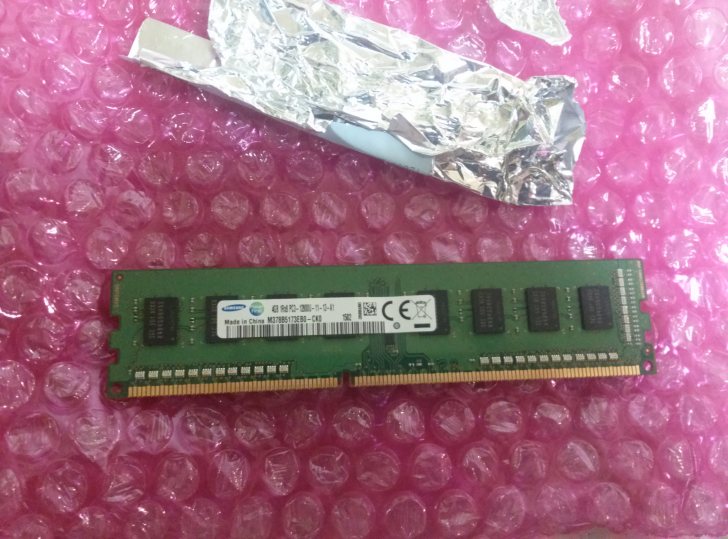 램카드 4GB 단면 새것 팝니다.