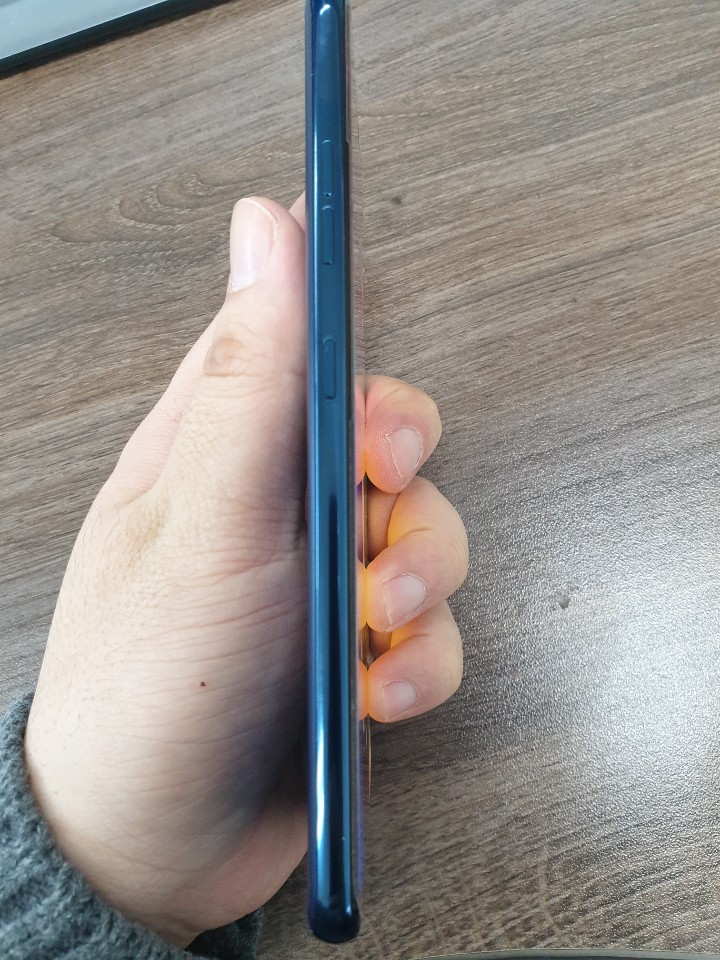 V40 128기가 S급 기기팝니다. V40 128기가 S급 기기팝니다.