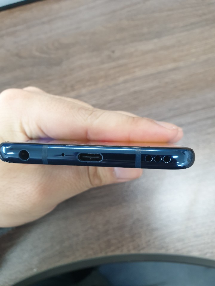 V40 128기가 S급 기기팝니다. V40 128기가 S급 기기팝니다.