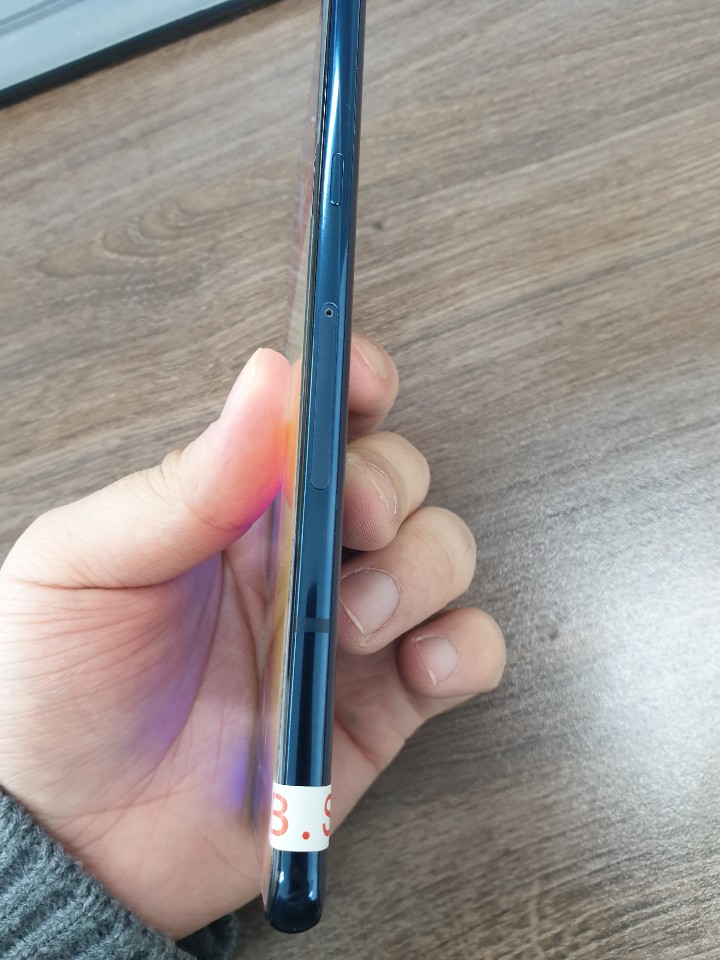 V40 128기가 S급 기기팝니다. V40 128기가 S급 기기팝니다.