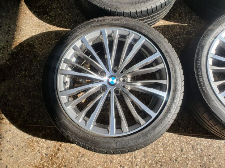 bmw3시리즈 최신형18인치 정품휠타이어세트 bmw3시리즈 최신형18인치 정품휠타이어세트