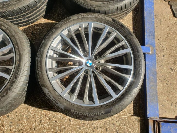 bmw3시리즈 최신형18인치 정품휠타이어세트 bmw3시리즈 최신형18인치 정품휠타이어세트