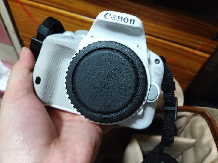 Canon 100D 화이트 풀구성 + 쩜팔렌즈 50mm (정품인증서 소지) Canon 100D 화이트 풀구성 + 쩜팔렌즈 50mm (정품인증서 소지)