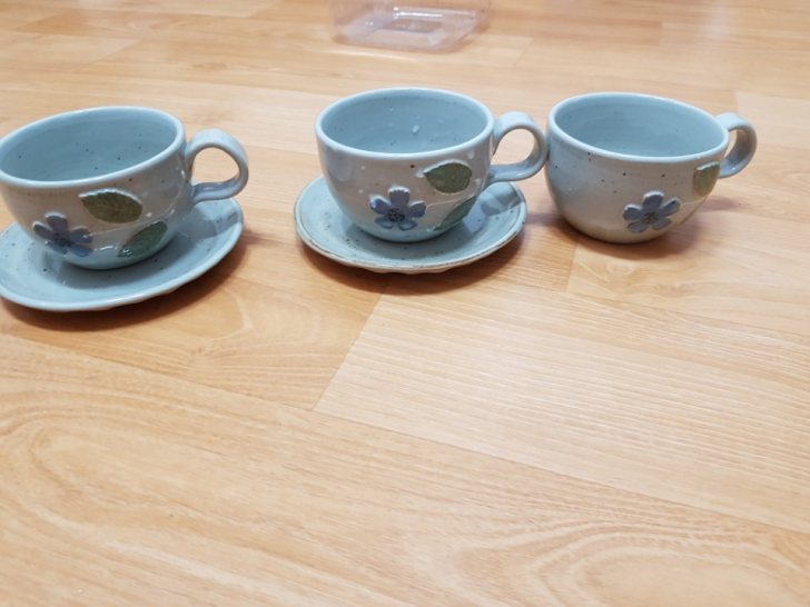 찻잔 2종(잔3, 받침2 + 잔1, 받침2) 찻잔 2종(잔3, 받침2 + 잔1, 받침2)