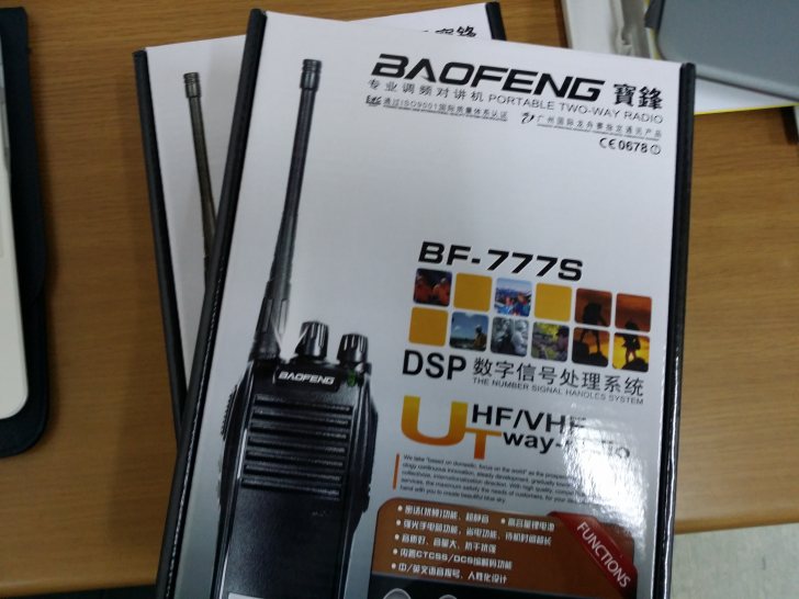 무전기 마이크포함BF-777 새상품 팝니다. 무전기 마이크포함BF-777 새상품 팝니다.