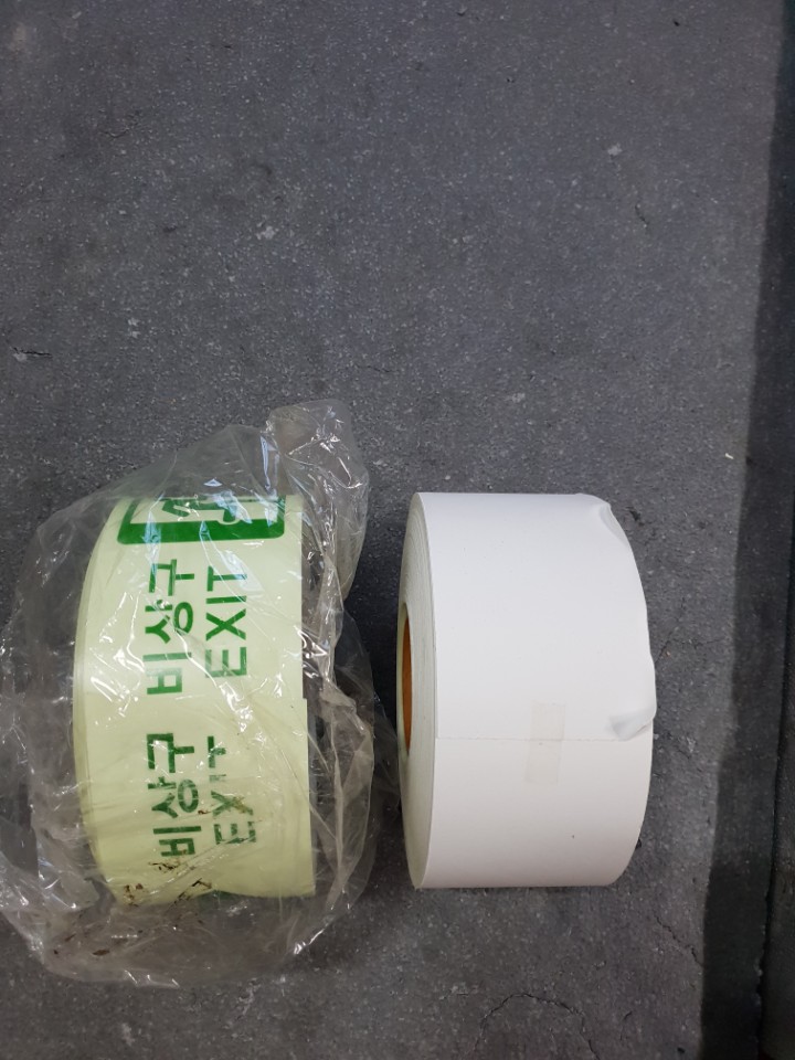 피난유도테이프 10cm*50m 좌,우 1개씩 피난유도테이프 10cm*50m 좌,우 1개씩