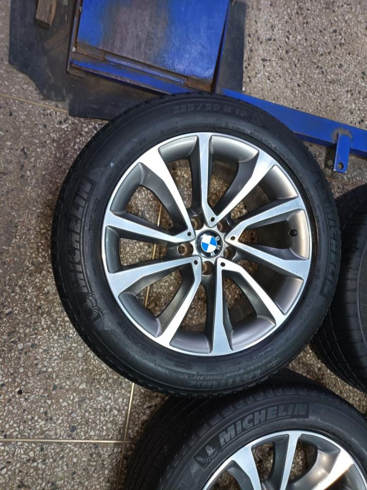 bmw x6 19인치 정품휠타이어세트100만원에 팝니다 bmw x6 19인치 정품휠타이어세트100만원에 팝니다