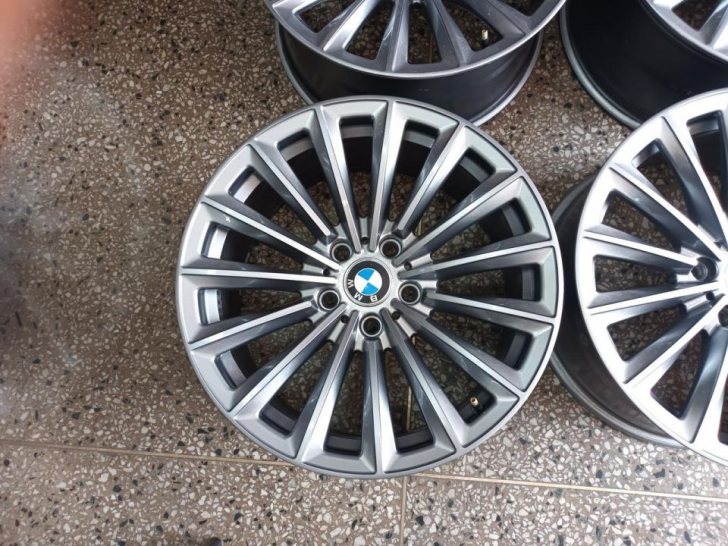 bmw래플리카18인치 휠세트60만원에 팝니다 bmw래플리카18인치 휠세트60만원에 팝니다