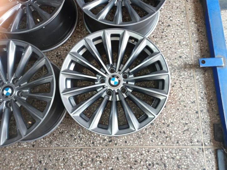 bmw래플리카18인치 휠세트60만원에 팝니다 bmw래플리카18인치 휠세트60만원에 팝니다
