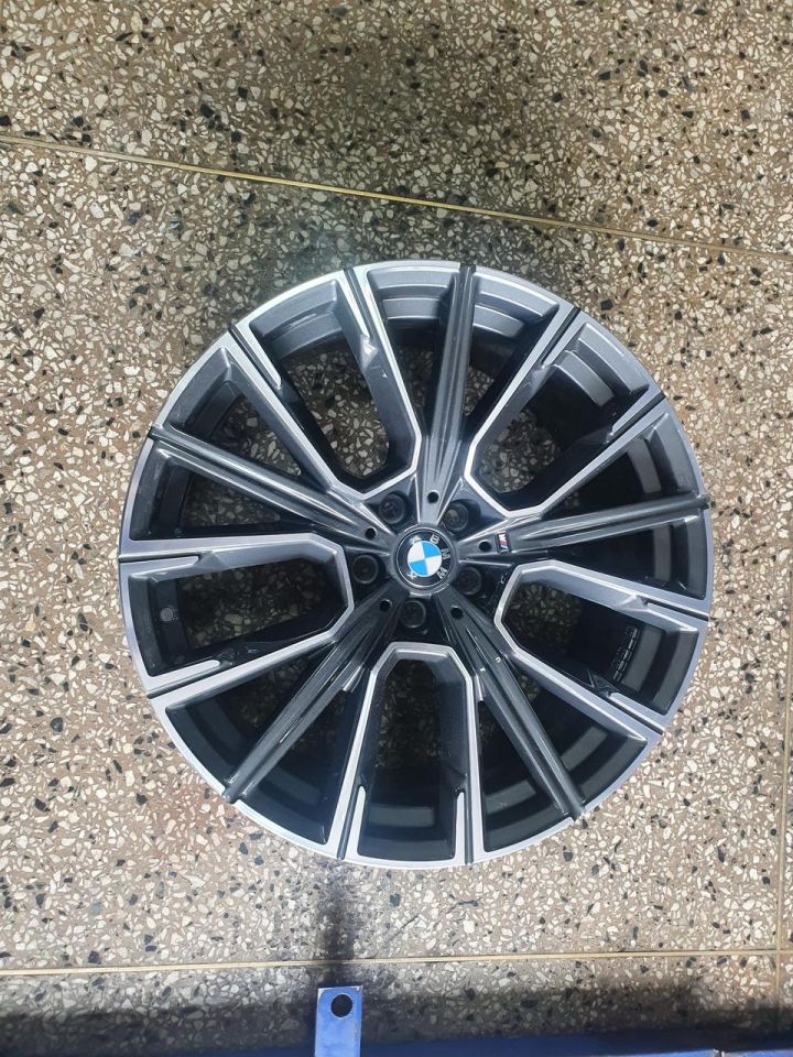 bmw최신형m버전20인치 정품휠세트(한대분) bmw최신형m버전20인치 정품휠세트(한대분)