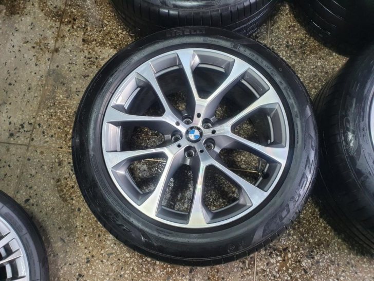 bmw x5 최신형20인치 정품휠타이어세트 bmw x5 최신형20인치 정품휠타이어세트