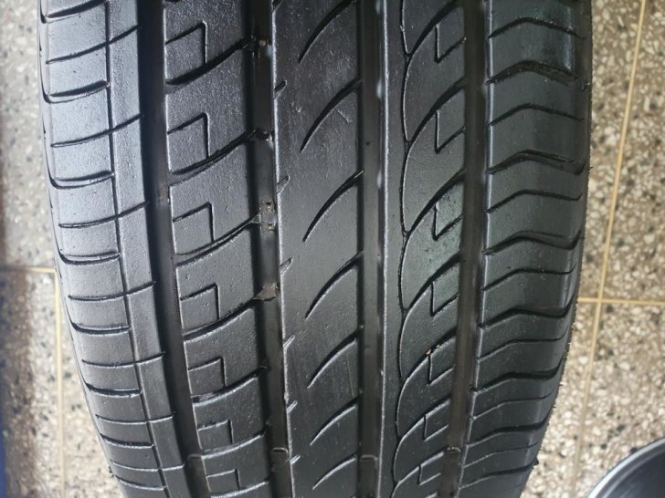 bmw520d 17인치 순정휠타이어세트(한대분)60만원에 팝니다 bmw520d 17인치 순정휠타이어세트(한대분)60만원에 팝니다