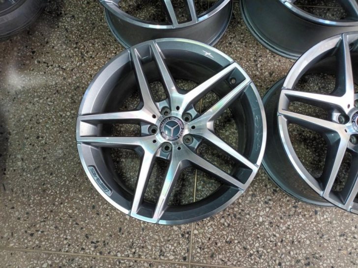 벤츠 s350AMG19인치 정품휠세트150만원에 팝니다 벤츠 s350AMG19인치 정품휠세트150만원에 팝니다