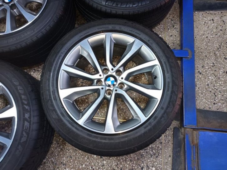 bmw x6 19인치 정품휠타이어세트100만원에 팝니다 bmw x6 19인치 정품휠타이어세트100만원에 팝니다