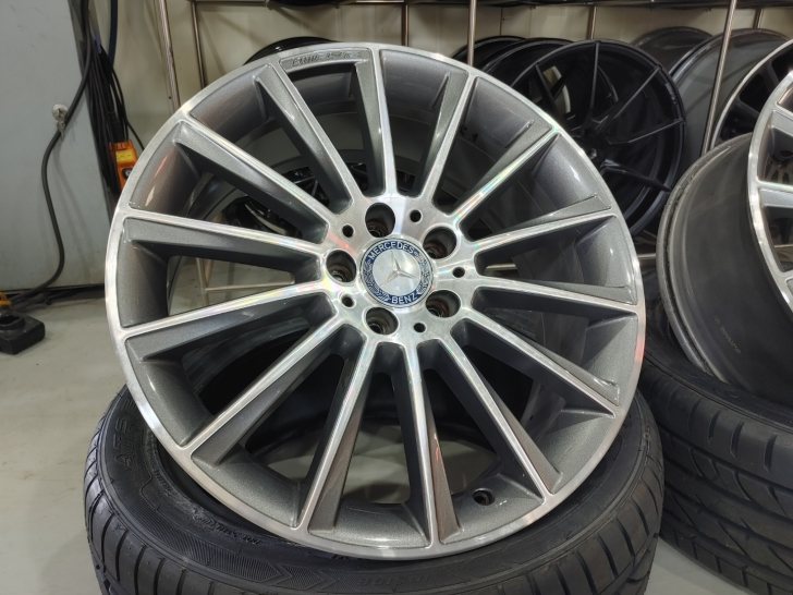 W205벤츠C클레스 19인치 마차휠 정품 판매합니다 W205벤츠C클레스 19인치 마차휠 정품 판매합니다