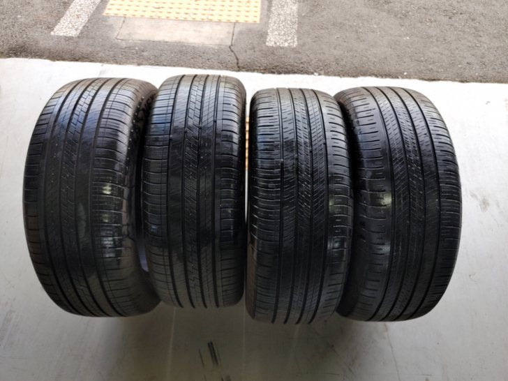 넥센중고타이어 225 55 17 판매합니다 4짝 넥센중고타이어 225 55 17 판매합니다 4짝