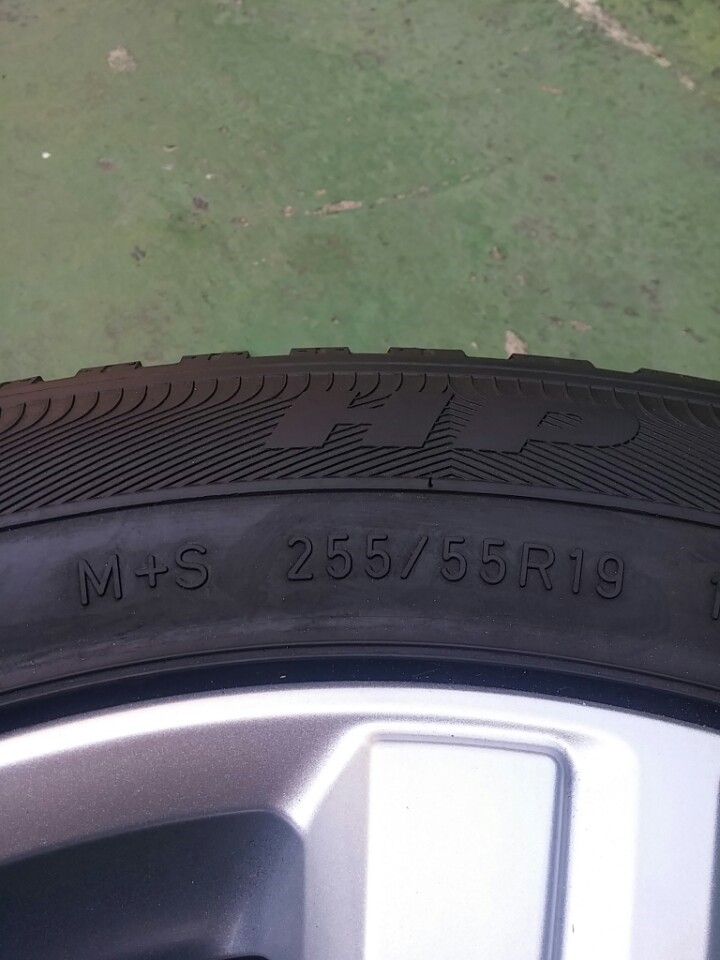 디스터버리4 SE 휠 타이어 임판급 판매합니다.