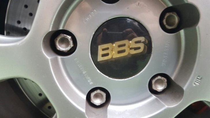 카레라 전용 BBS LMR 휠(생활 기스) 판매합니다. 카레라 전용 BBS LMR 휠(생활 기스) 판매합니다.